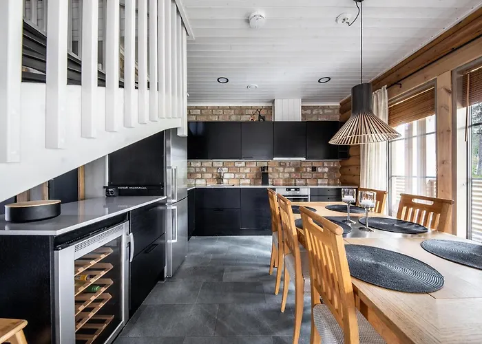 Hullun Mustikka Леви